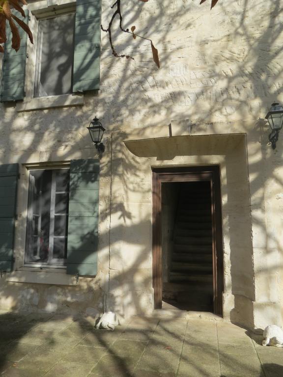 B&B Mas Les Lecques Beaucaire  Εξωτερικό φωτογραφία