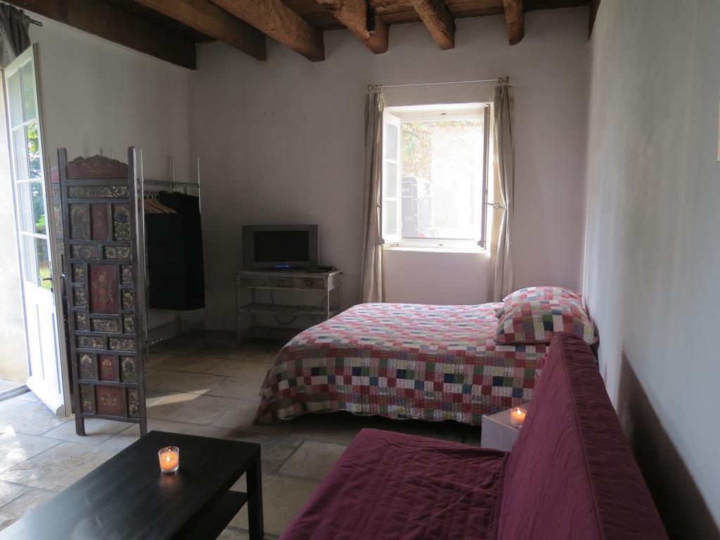 B&B Mas Les Lecques Beaucaire  Δωμάτιο φωτογραφία