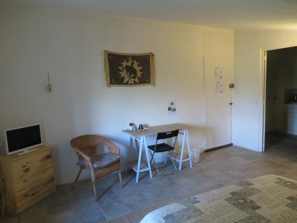 B&B Mas Les Lecques Beaucaire  Εξωτερικό φωτογραφία