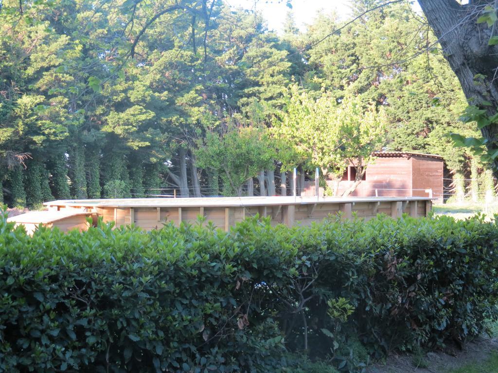 B&B Mas Les Lecques Beaucaire  Εξωτερικό φωτογραφία