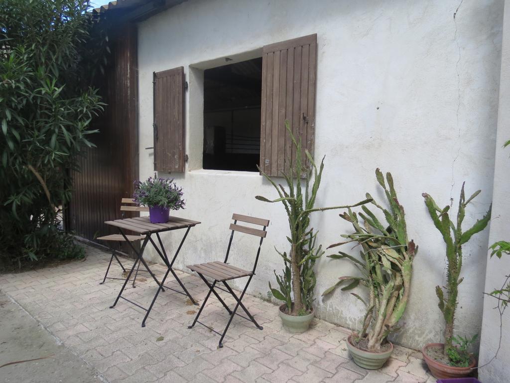B&B Mas Les Lecques Beaucaire  Εξωτερικό φωτογραφία