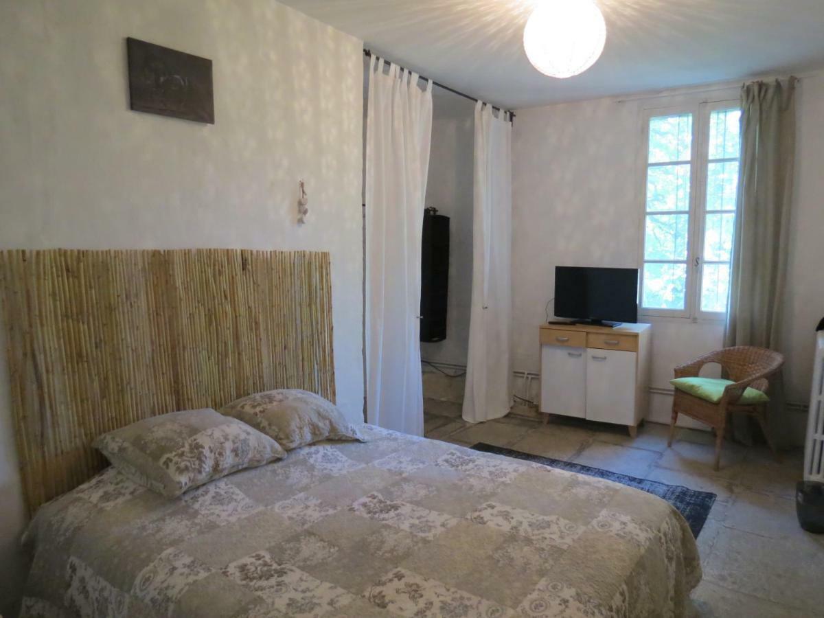 B&B Mas Les Lecques Beaucaire  Εξωτερικό φωτογραφία
